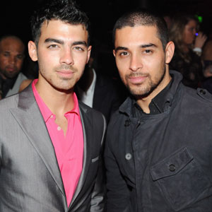 Wilmer Valderrama, Joe Jonas Wilmer Valderrama, Joe Jonas